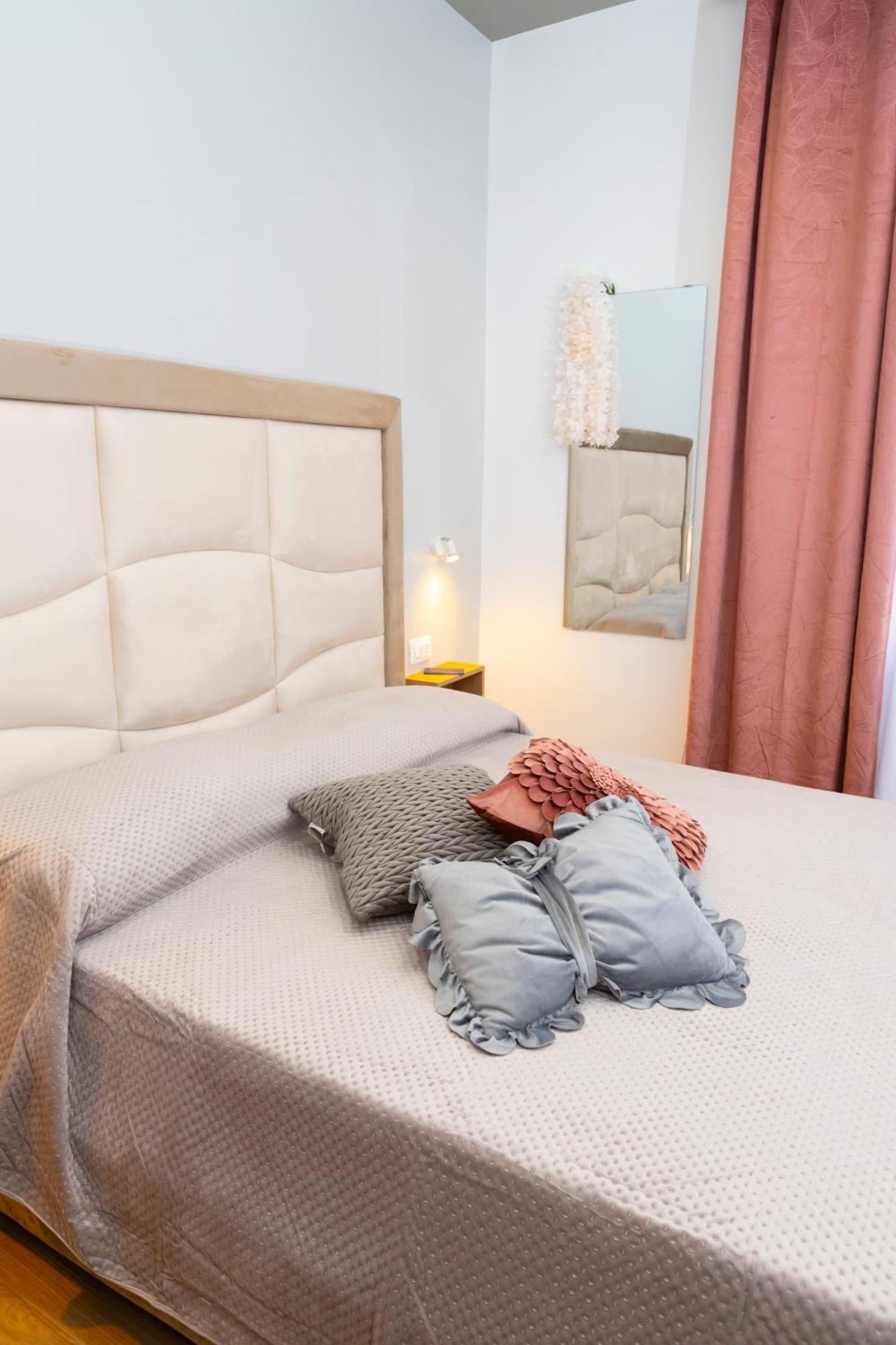 Alleria Rooms Napoli Bagian luar foto