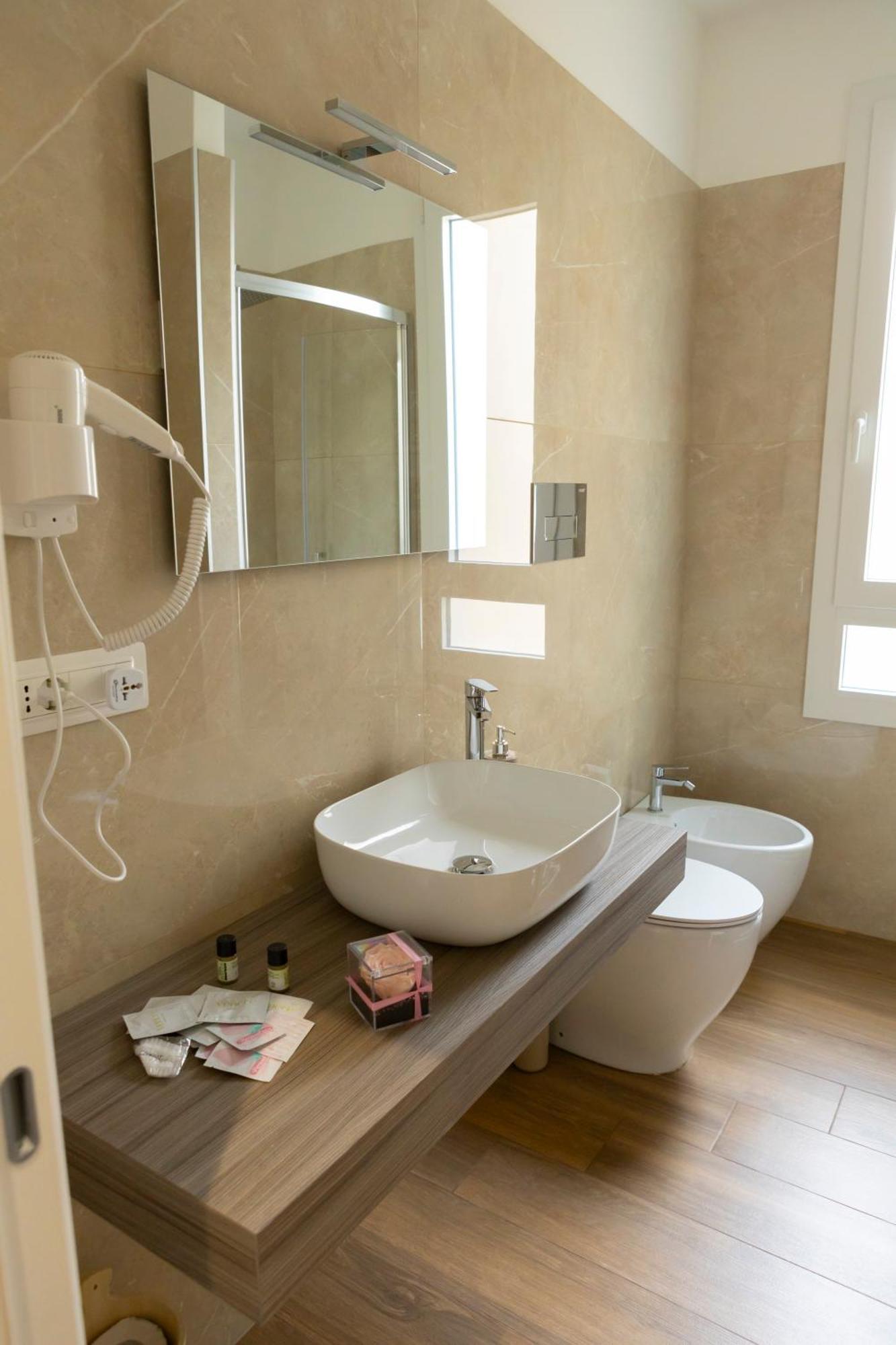 Alleria Rooms Napoli Bagian luar foto