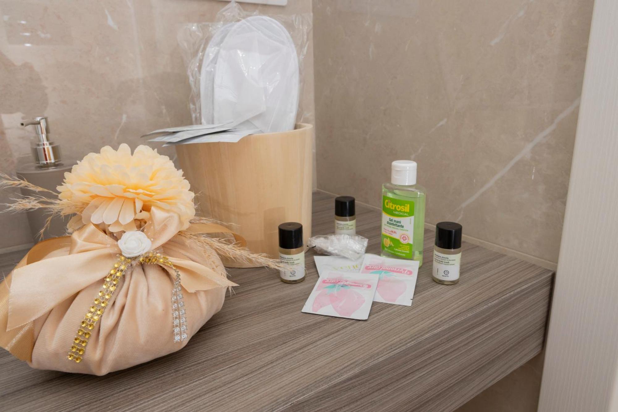 Alleria Rooms Napoli Bagian luar foto