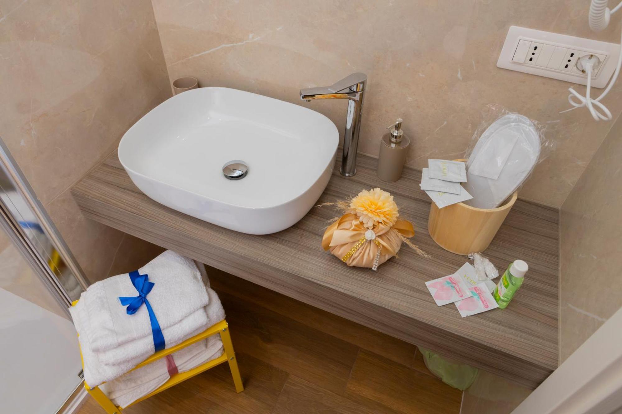 Alleria Rooms Napoli Bagian luar foto