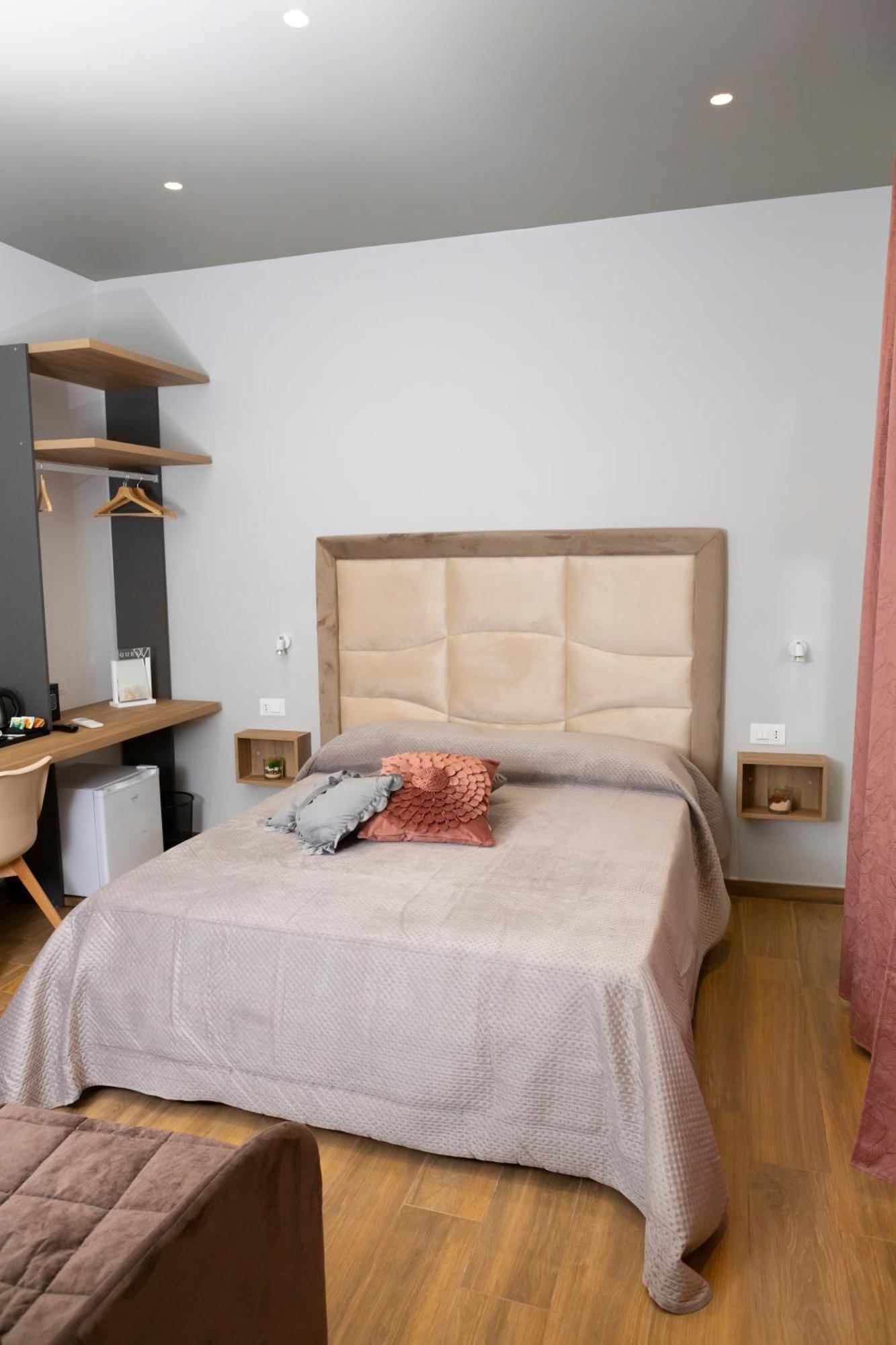 Alleria Rooms Napoli Bagian luar foto